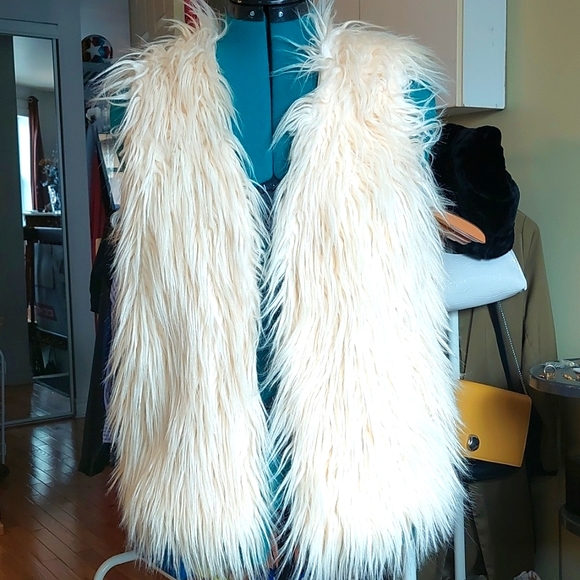 Ardene faux fur sleevless vest size S - Picture 1 of 2